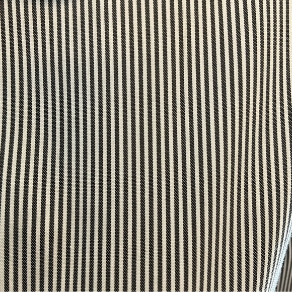 H&M Long Sleeve V-Neck Button Down Striped Shirt. CLEARANCE - Picture 6 of 9